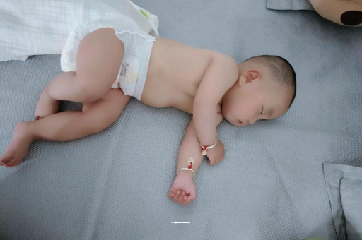 伊犁哈萨克宝宝口水多怎么回事